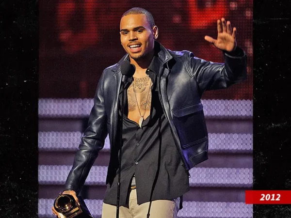 Grammys: Chris Brown sends apology to Glasper