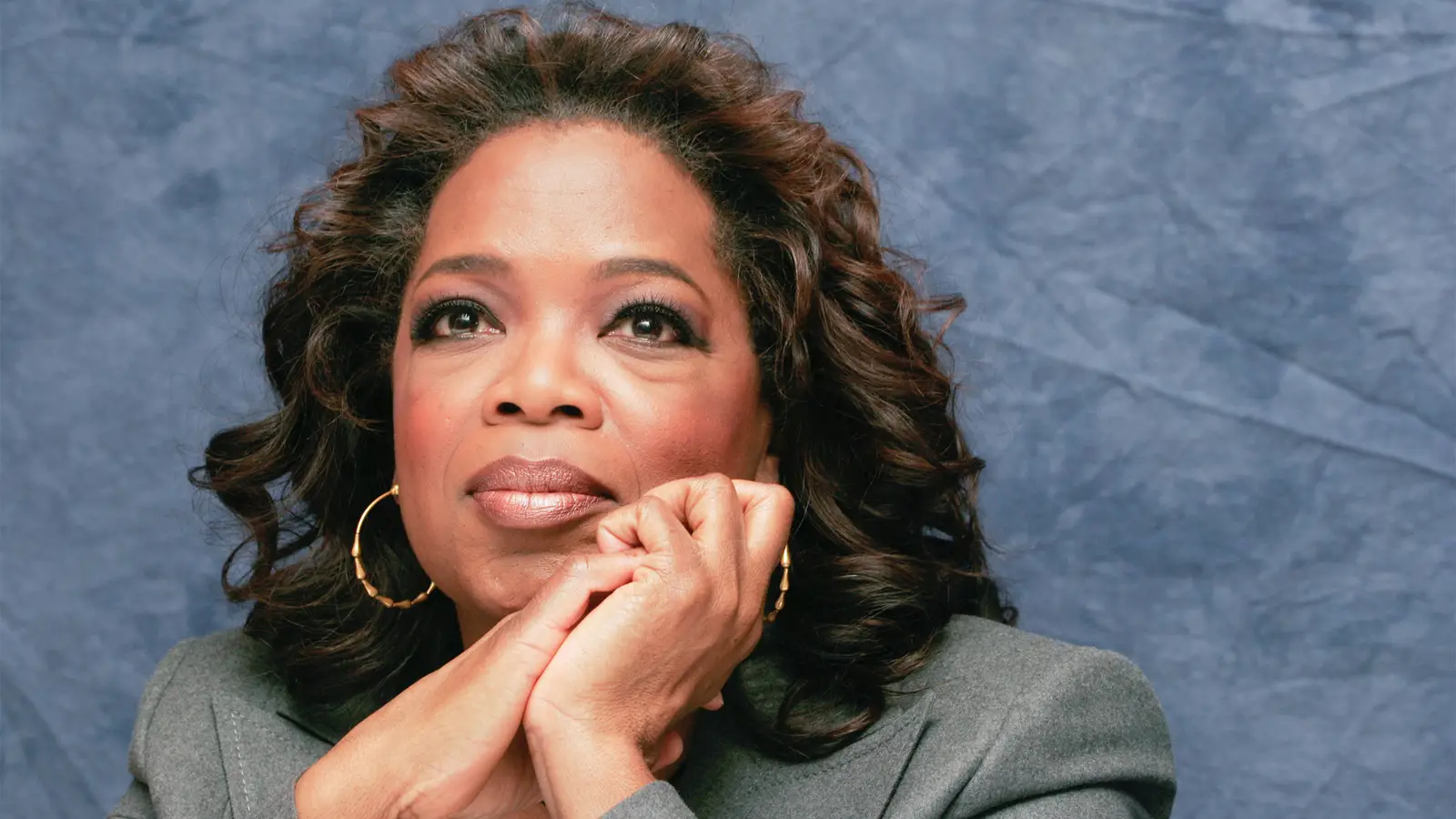 Oprah Surprises Lucky Beachgoers With Free Copies of Her Latest Book Club Pick 