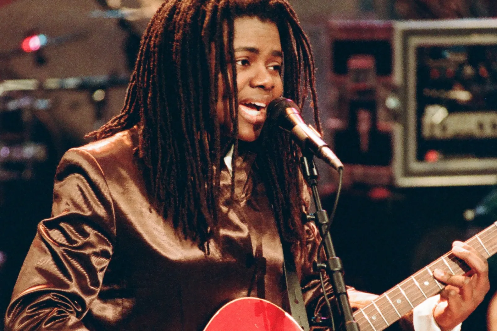Tracy Chapman Just Became the First Black Songwriter to Win the CMA Song of the Year 
