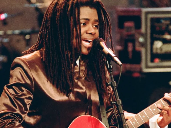 Tracy Chapman Just Became the First Black Songwriter to Win the CMA Song of the Year 