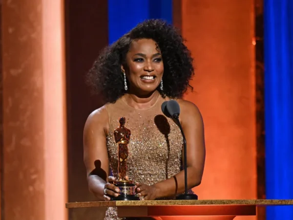 Angela Bassett Honored with an Oscar at the 14th Annual Governor’s Awards 