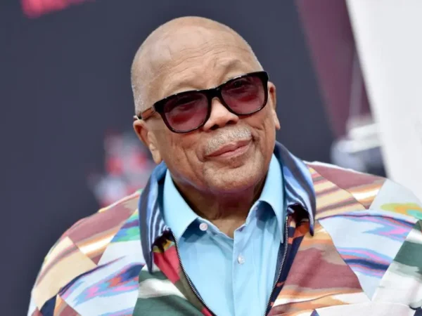 Quincy Jones Charts A Brand New Album With Frank Sinatra–Just Days After His Death 