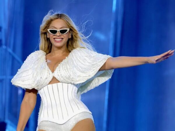 Beyoncé Replaces Michael Jackson At No. 1 On A Billboard Chart 
