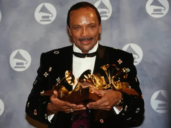 Quincy Jones Receives Honorary Oscar With Emotional Tribute From Rashida Jones And Jamie Foxx