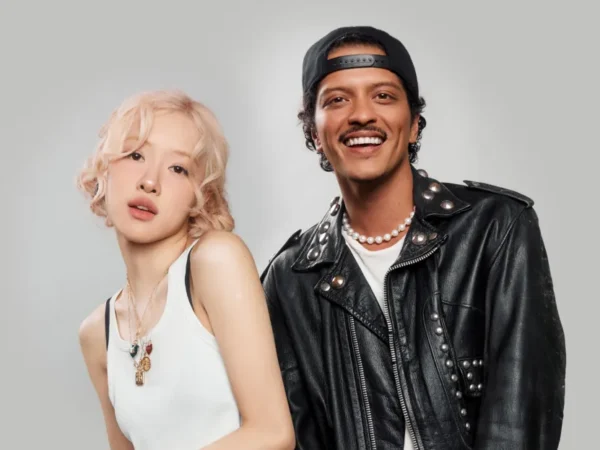  Bruno Mars’ & ROSÉ ‘APT.’ Adds Eighth Week At No. 1 On Billboard Globally 
