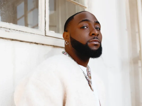 Afrobeat Star Davido Donates N3m For ‘Baddy Of Lagos’ Leg Surgery