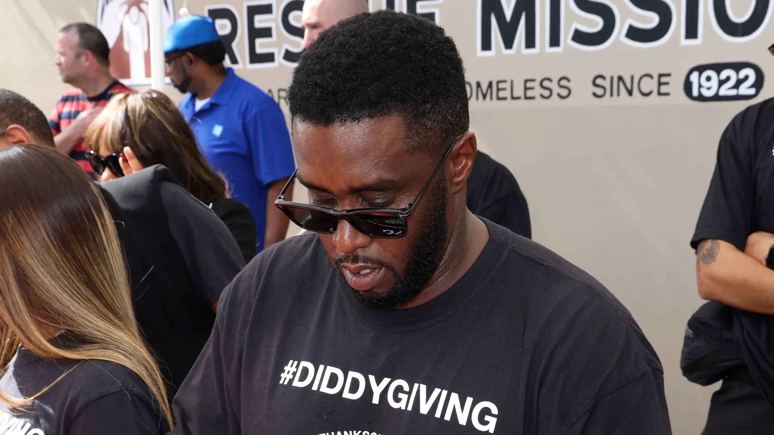 Sean ‘Diddy’ Combs Organizes Thanksgiving Feast For 1,000 Fellow Inmates At Fort Dix