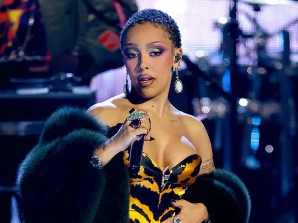 Doja Cat Brushes Off Tour Complaints From Fans