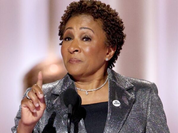 Wanda Sykes Roasts Fellow Comedian Bill Maher At 2026 Golden Globes