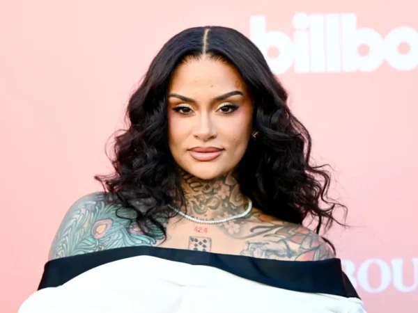 Kehlani Captures First No. 1 On Top R&B/Hip-Hop Albums Chart