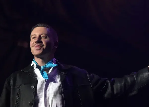 Macklemore Says Robert Kraft Got Him Kicked Off Ed Sheeran Tour