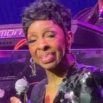 Gladys Knight Sparks Dementia Fears After Confusing Stage Appearance -Husband Breaks Silence