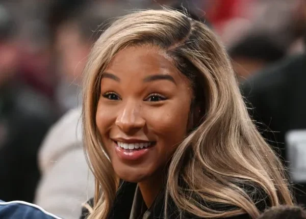 Savannah James Criticized For Not Upgrading Her Best Friend To First Class