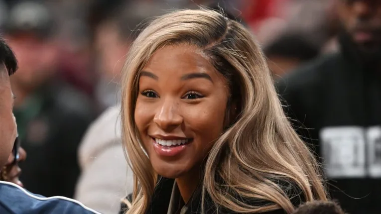Savannah James Criticized For Not Upgrading Her Best Friend To First Class